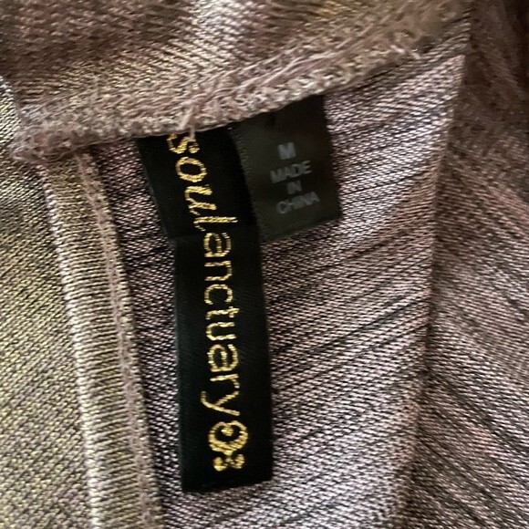 Soul Sanctuary metallic top with pleated bell sleeves keyhole back Size M - Picture 7 of 9